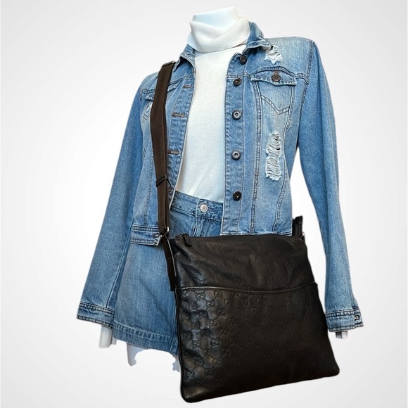 A 241 - π―% authentic Gucci crossbody bag - Picture 2 of 15